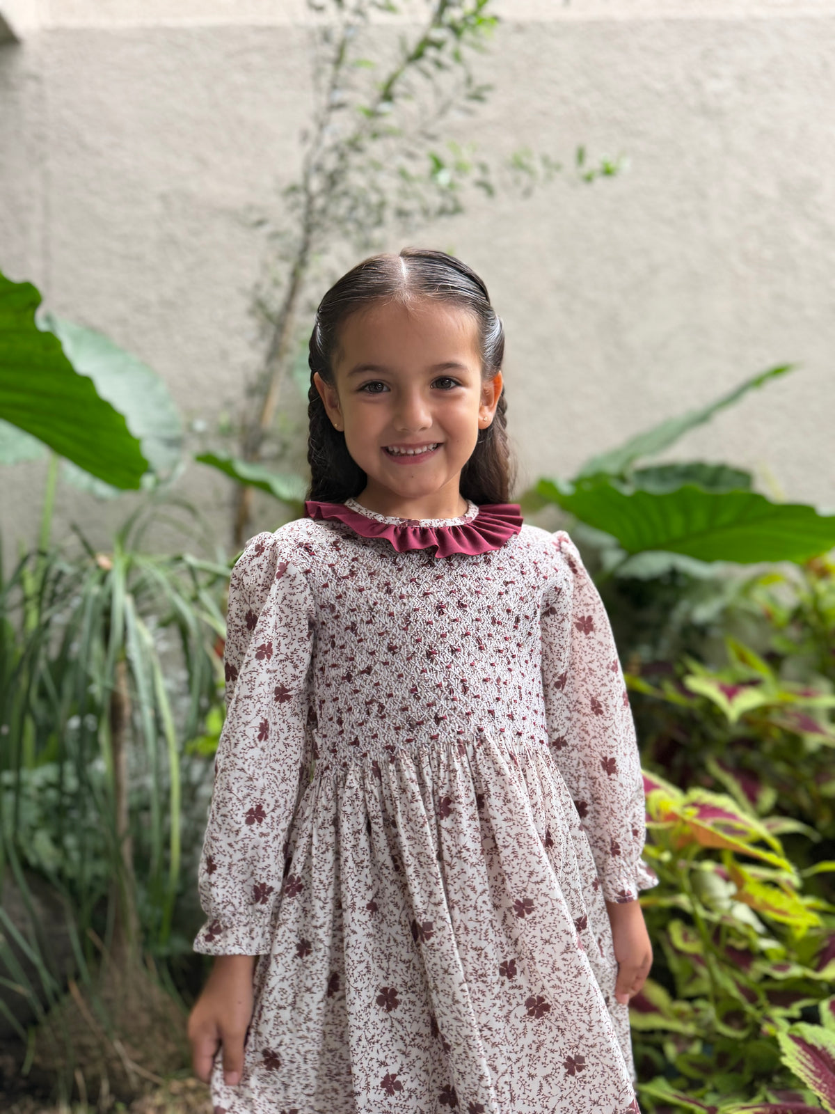 Vestido Olivia en tonos tintos con bordado de smock