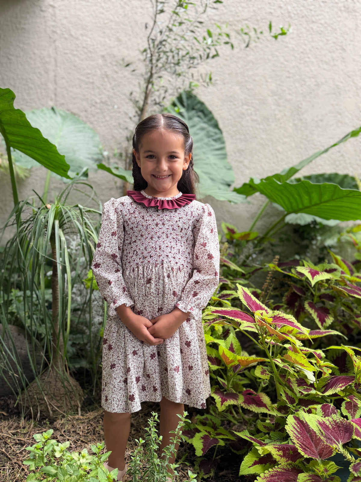 Vestido Olivia en tonos tintos con bordado de smock