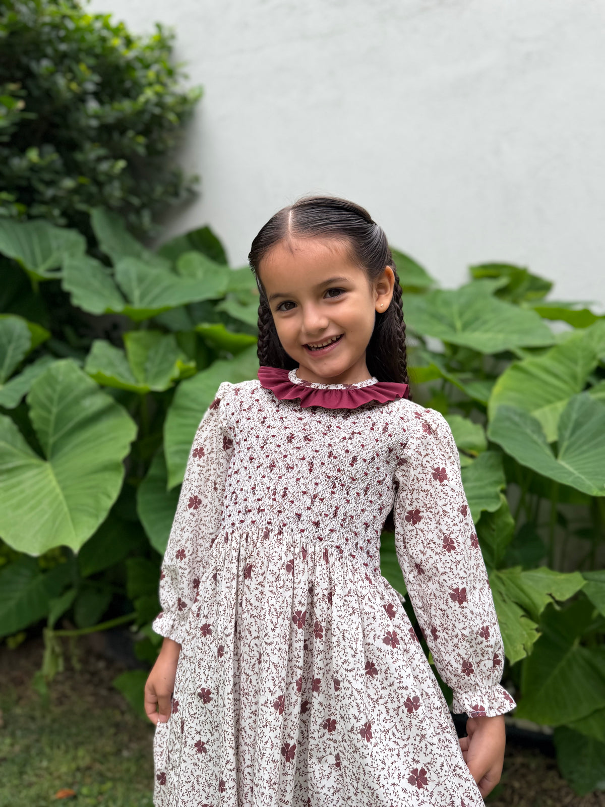 Vestido Olivia en tonos tintos con bordado de smock